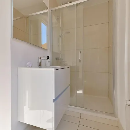 Renove Hyper Centre- * Ajaccio (Corsica)